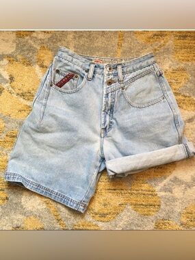 High waisted vintage mom jean shorts Union Bay Sz 5 Vintage sizing 24” Waist